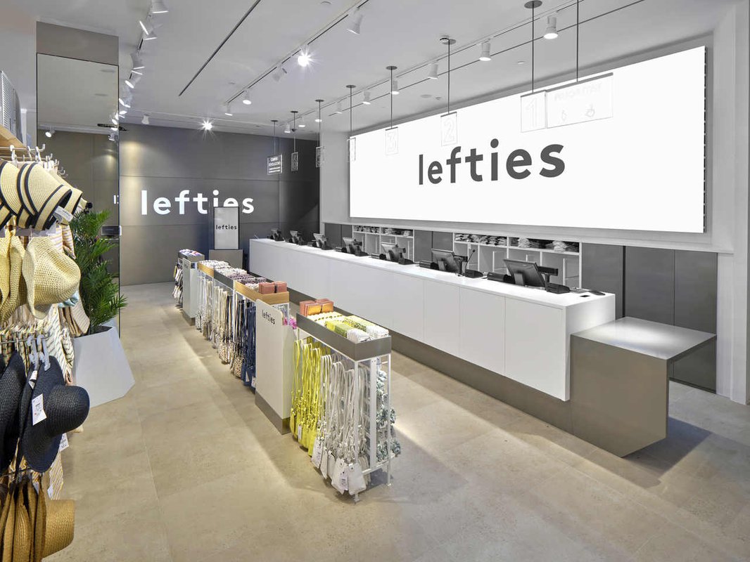 Lefties abre sus puertas en el centro comercial Splau de Cornellá de Llobregat