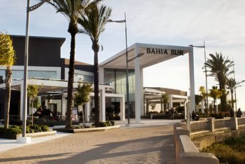 Alehop y Multiópticas: nuevos rótulos en Bahía Sur