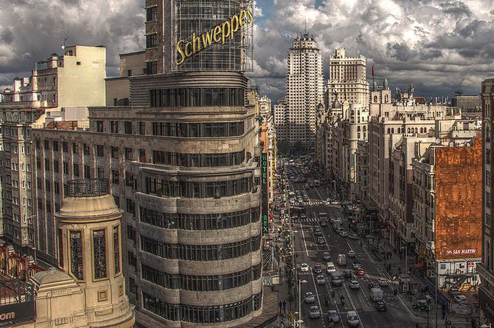 Swiss Life vende cinco locales comerciales en Madrid y San Sebastián