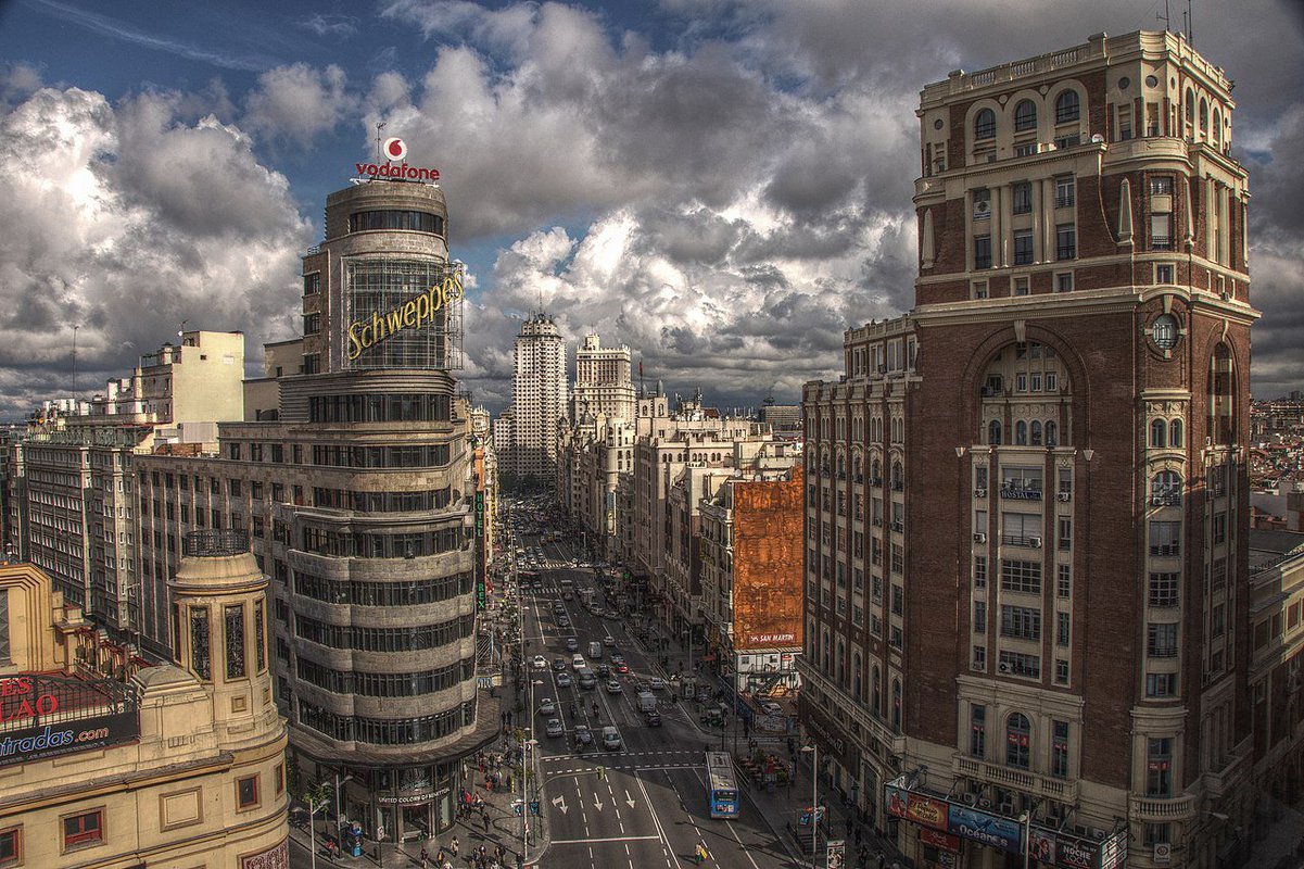 Swiss Life vende cinco locales comerciales en Madrid y San Sebastián