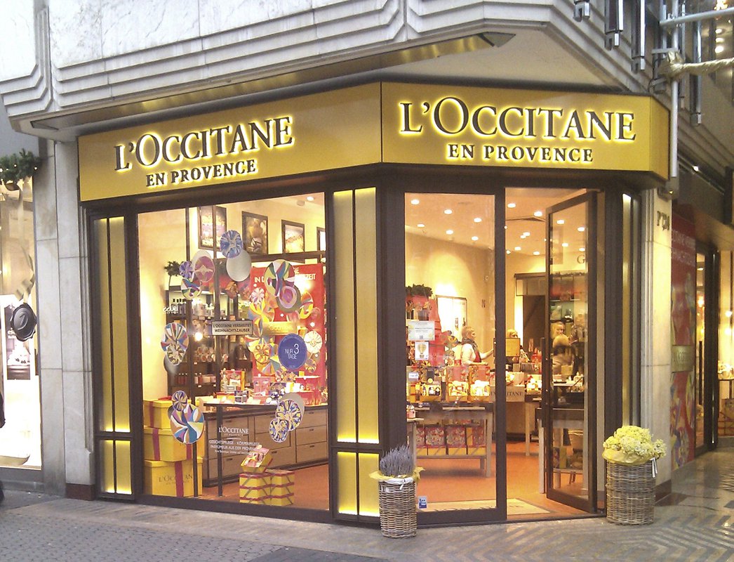 L’ Occitane compra Elemis