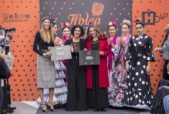 Holea se transforma en pasarela de la moda flamenca