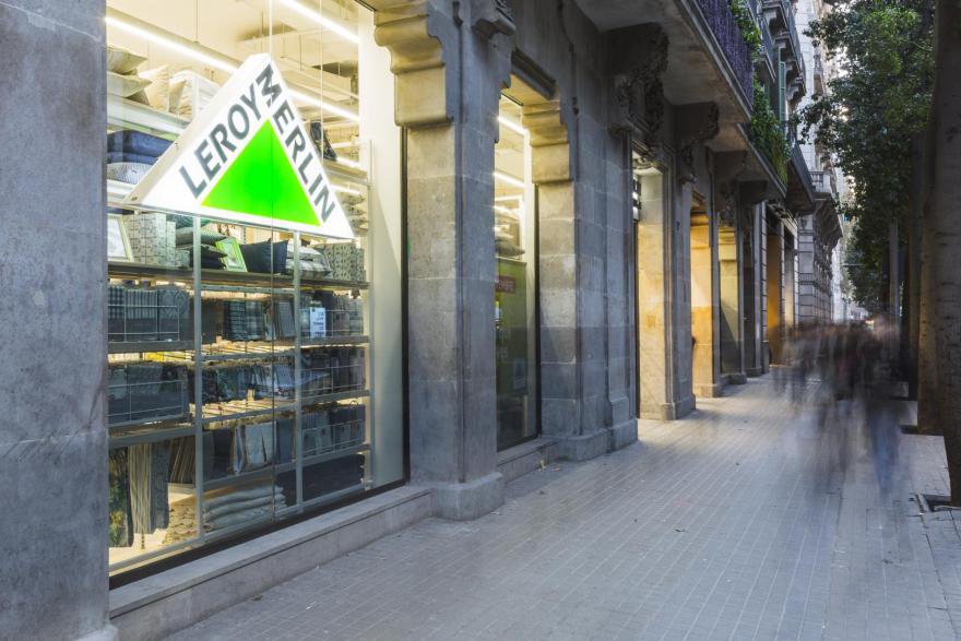 Madrid renueva su convenio con Leroy Merlin para adaptar viviendas sociales