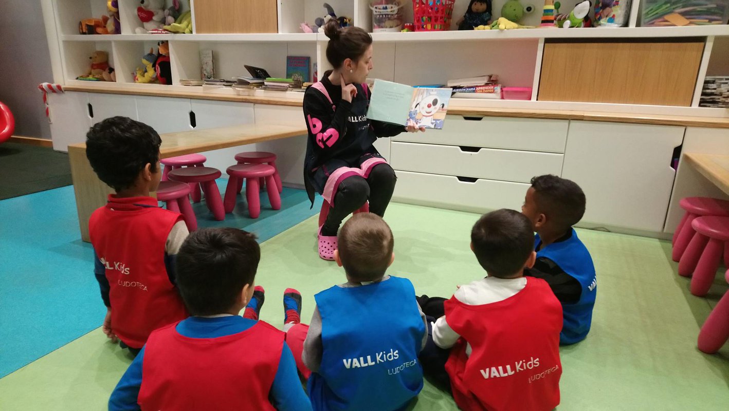 Vallkids organiza talleres de ciencia, danza y manualidades