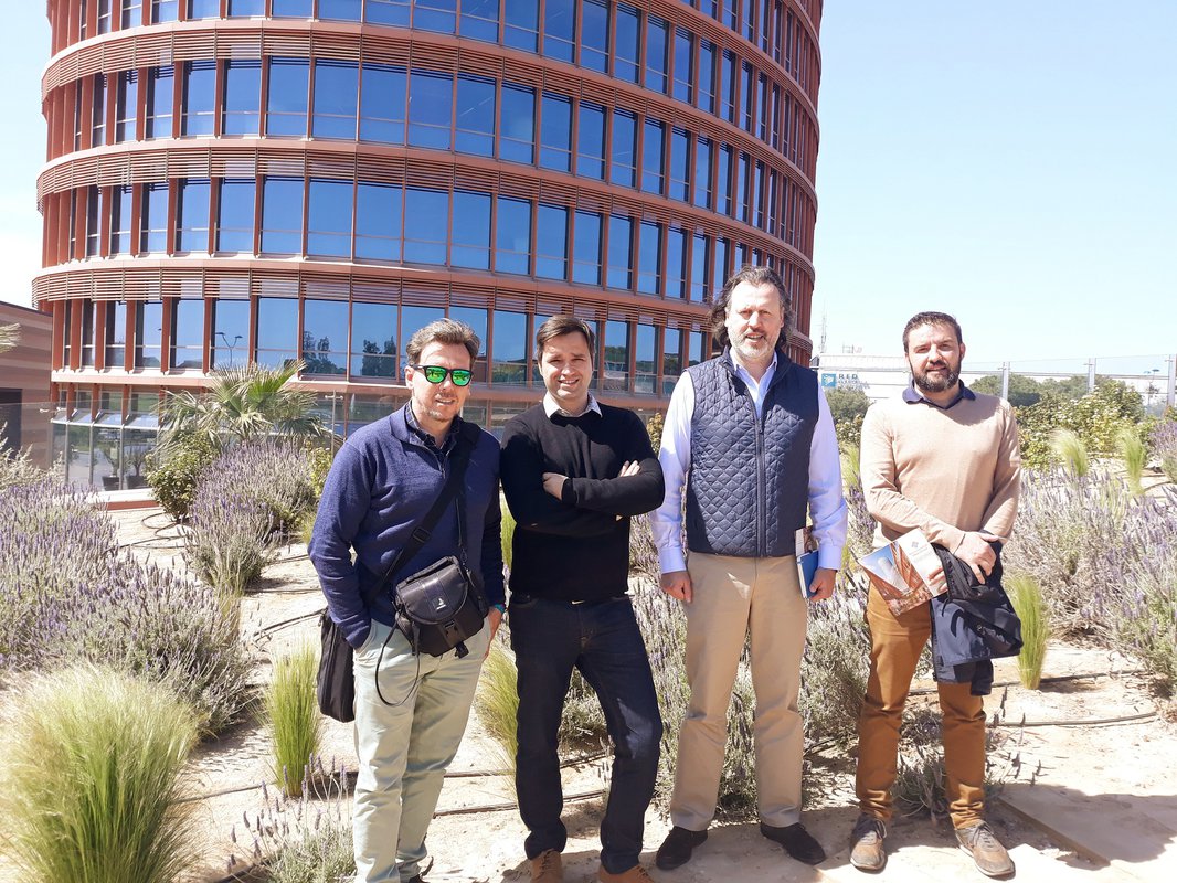 La Diputación de Badajoz visita las terrazas vegetales de Torre Sevilla