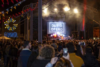 Granaita se viste de largo con más de 3.500 personas