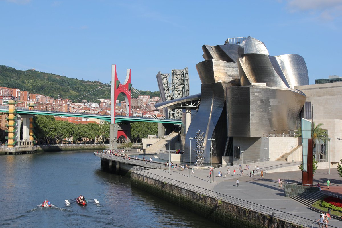 La restauración y el comercio especializado ganan peso en las calles de Bilbao