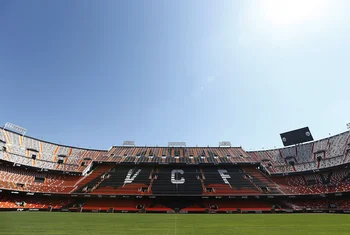 Nuevo Centro homenajea el centenario del Valencia Club de Fútbol