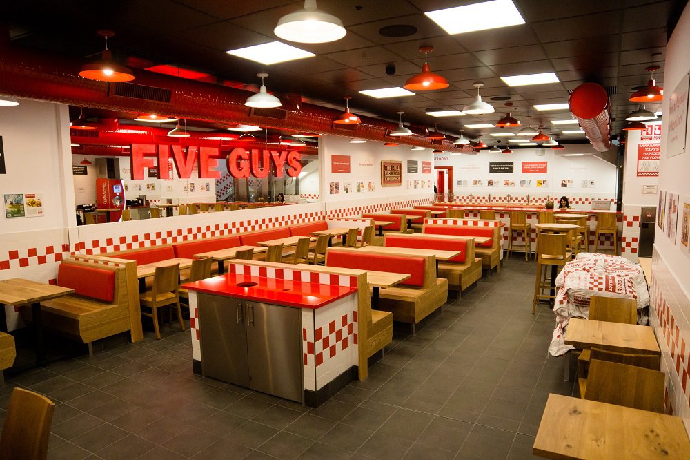 Five Guys abre su buque insignia en Barcelona