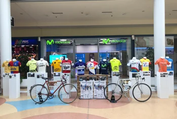 La Vuelta Ciclista a Asturias pedalea desde Los Prados