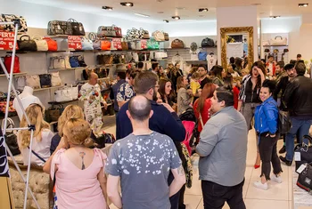 Susana Bix abre su nueva tienda en Islazul con una fiesta