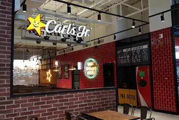 Carl's Jr abre un restaurante en el Atlantis Aquarium de intu Xanadú