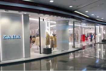 Zara abre su nueva tienda en Puerta Europa