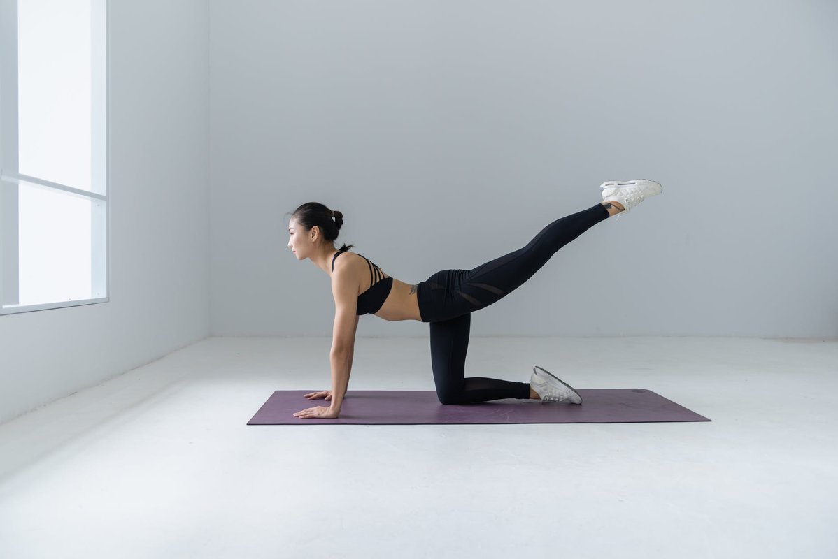 The Style Outlets practica el yoga