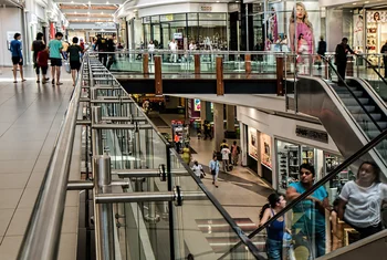 Centros comerciales reciben más visitantes en julio