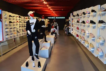 Wanna Sneakers amplía su tienda en El Trompo