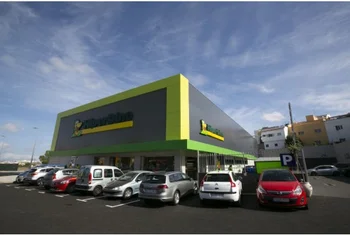 HiperDino renueva la imagen de su supermercado del barrio de La Suerte