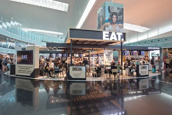 EAT. da de comer a los viajeros del aeropuerto de Barcelona