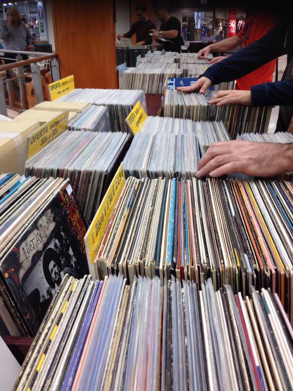 AireSur reúne a los coleccionistas de discos y cine