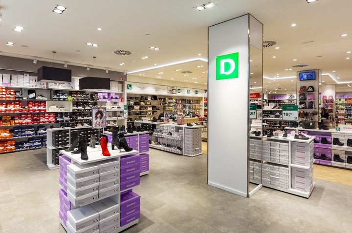 Racionalización Sensible ladrón Deichmann reabre dos de sus tiendas en Madrid e inaugura su primer local a  pie de calle - Revista Centros Comerciales
