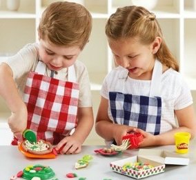 700 niños modelan su mundo con Play-Doh