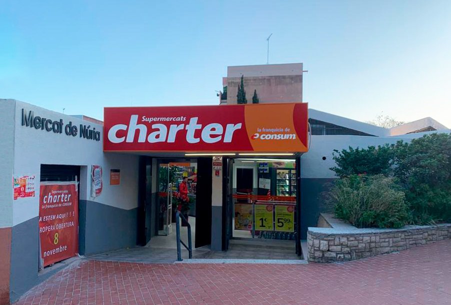 Charter abre dos supermercados en Jaén y Barcelona