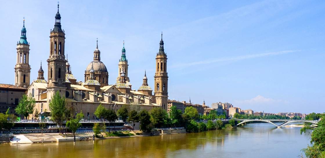 La Mafia se sienta a la Mesa participa en la limpieza del Ebro