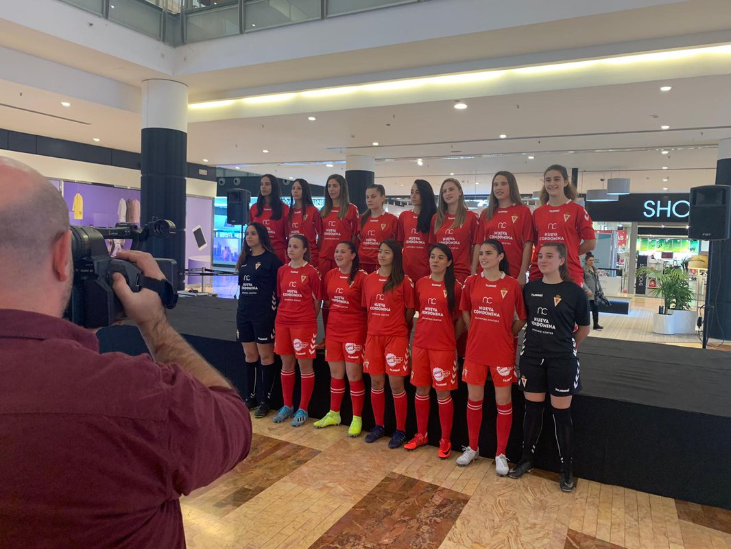 El equipo femenino del Real Murcia CF se presenta en Nueva Condomina