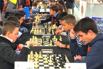 Ceetrus juega al ajedrez en cuatro de sus centros