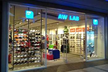 La Vital pisa fuerte con las sneakers de AW Lab