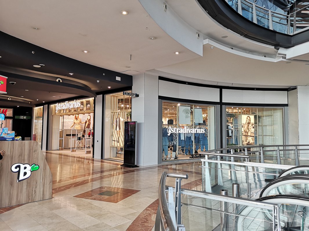 Stradivarius renueva la imagen de su tienda en Espacio León