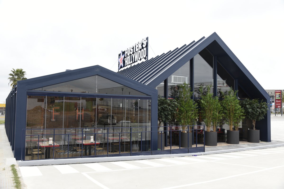 Foster´s Hollywood lleva a Gines Plaza su nuevo diseño de restaurante