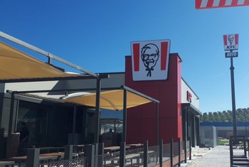 Jaén Plaza recibe a Kentucky Fried Chicken