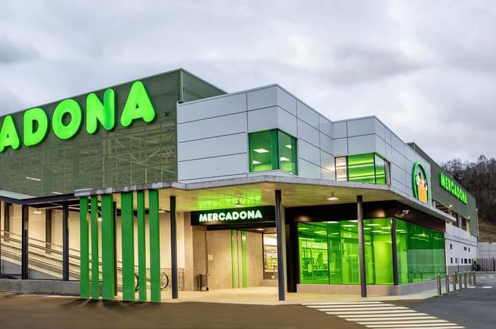Mercadona entrega productos al hospital de campaña de IFEMA