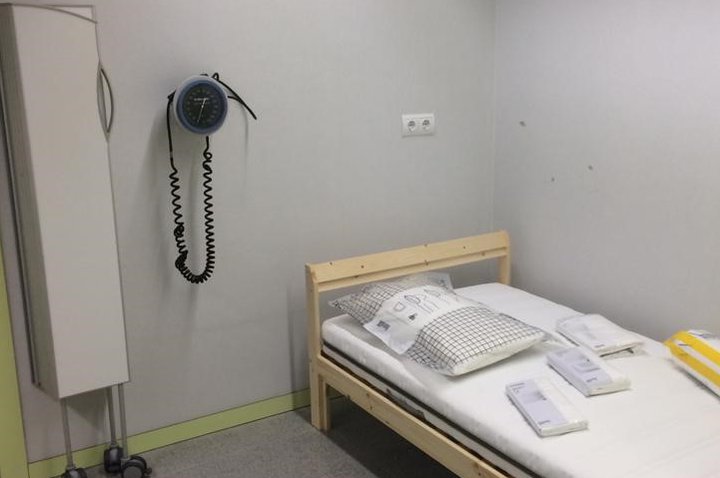Las tiendas de IKEA en Barcelona  entregan camas y material para atender a pacientes y personas sin hogar