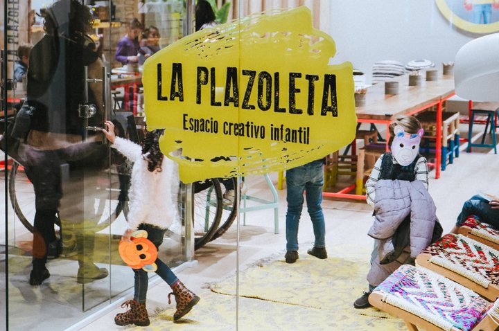 Torre Sevilla enseña a realizar manualidades infantiles