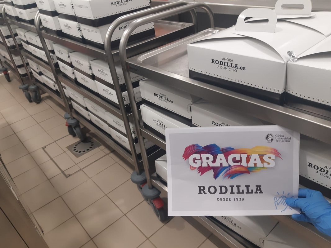 Rodilla entrega packs de sándwiches solidarios