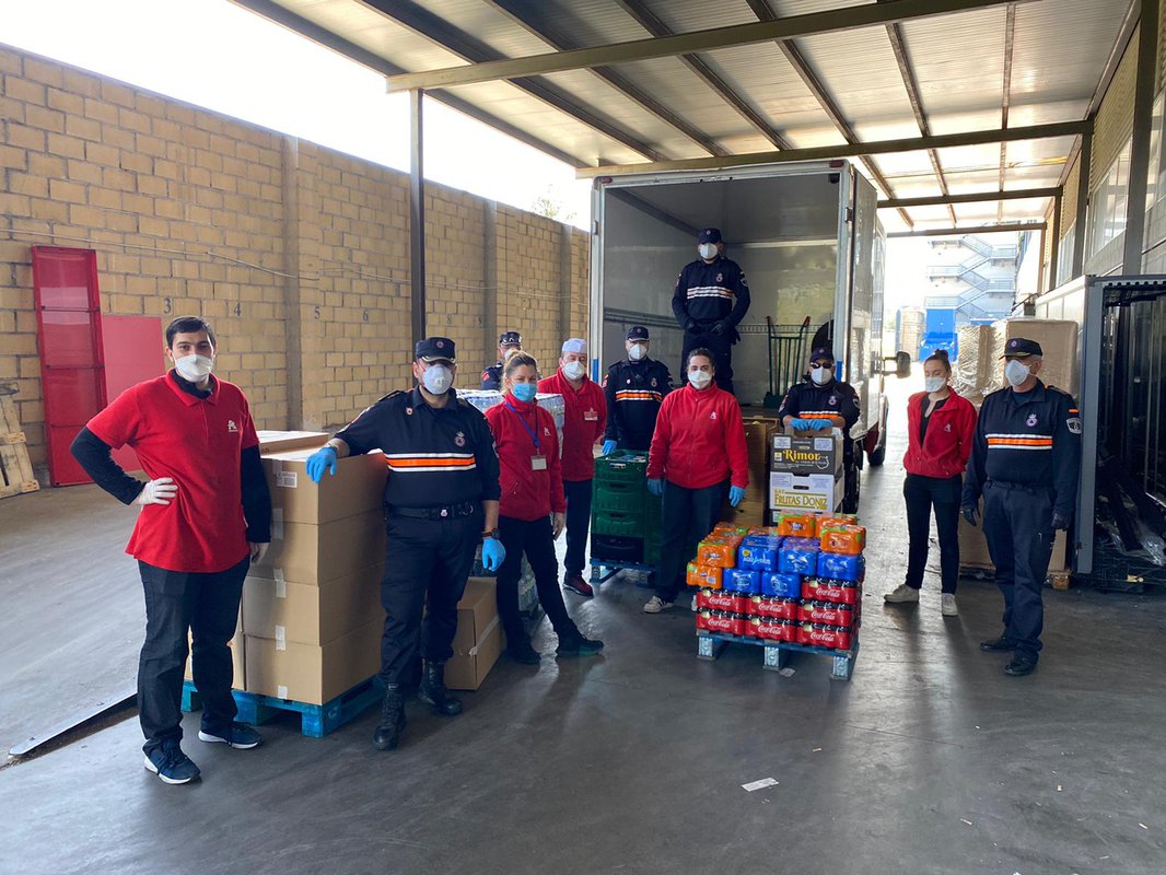 Sambil y Alcampo donan alimentos y bebidas a la Policía de Leganés