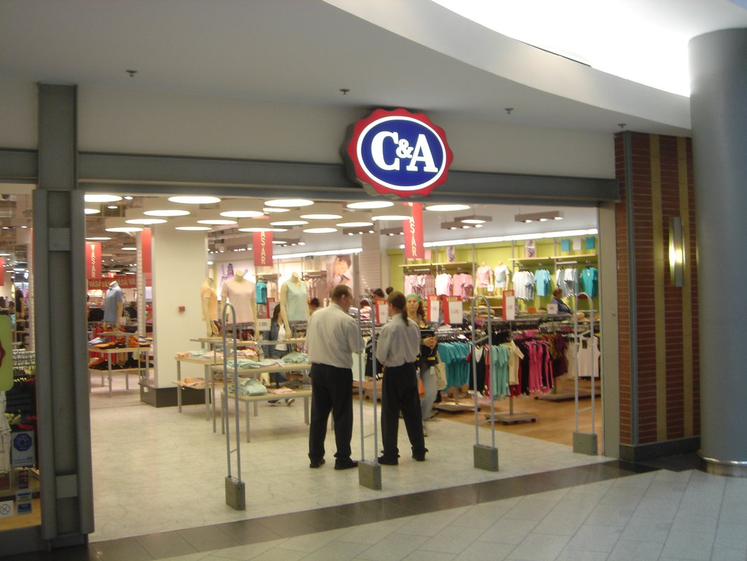 C&A prepara sus tiendas para la reapertura