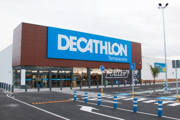 Decathlon vende 82 tiendas a Realty Income, 30 de ellas en España