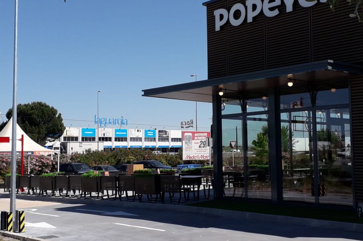 Óptima Global Services incorpora un restaurante de Popeyes a La Dehesa