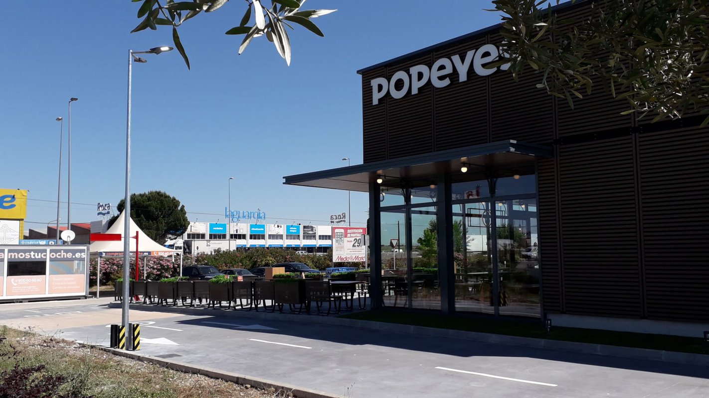 Óptima Global Services incorpora un restaurante de Popeyes a La Dehesa