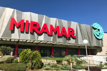 Miles de clientes vuelven a Miramar