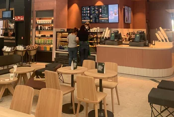 Nueva Condomina huele a café con Starbucks
