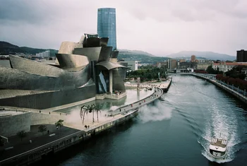 Las afluencias en las calles de Bilbao se aceleran