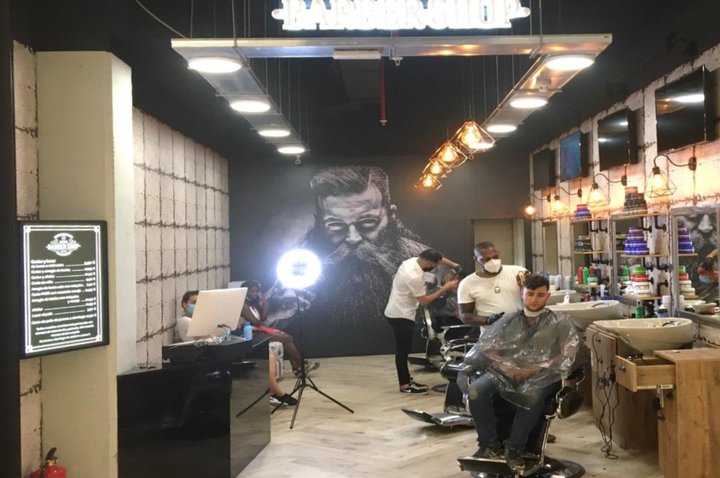 Ikaro Barber Shop inaugura un salón en Plenilunio