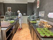 Espacio Mediterráneo colabora con el comedor social de Cáritas de Cartagena