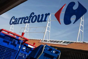 Carrefour adquiere 172 tiendas en España