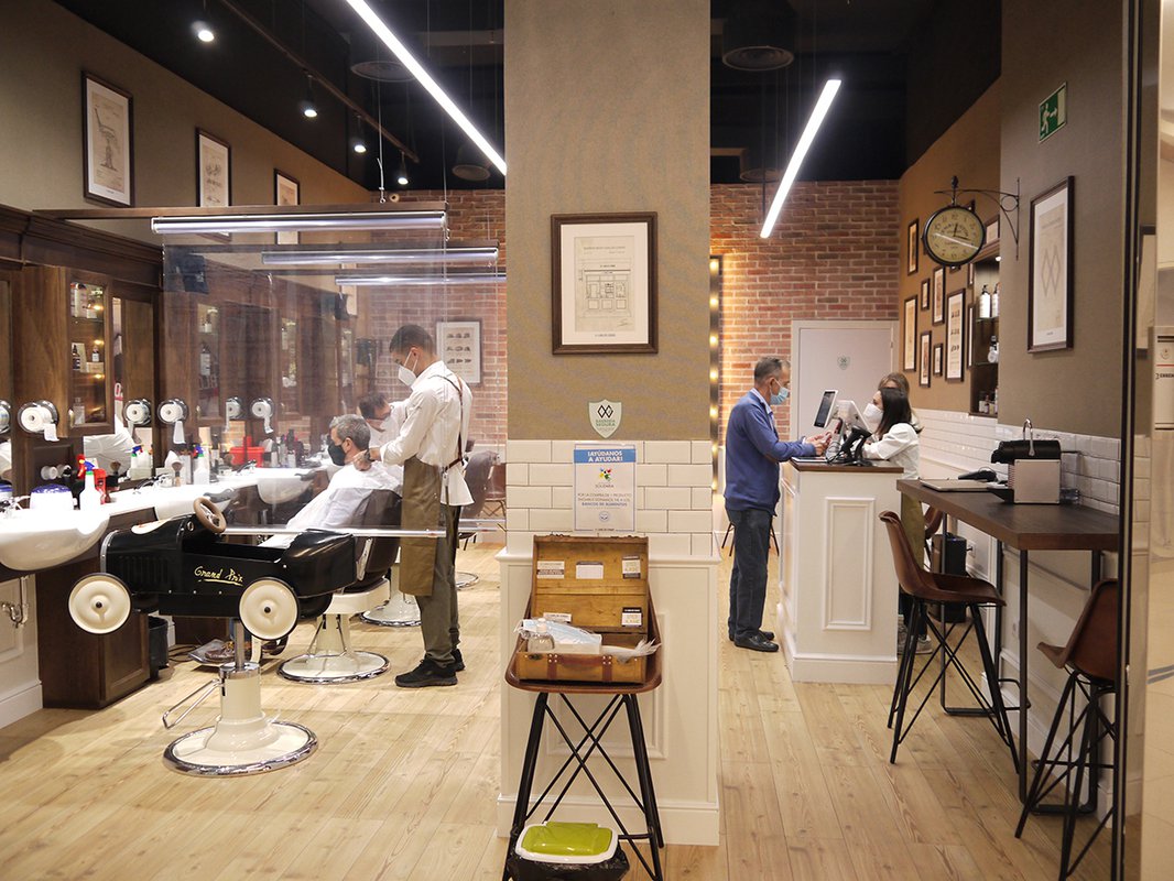 Carlos Conde abre una barbería en El Tormes