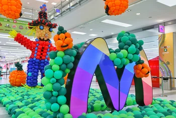 Sambil Outlet celebra  Halloween con más de 6.000 globos